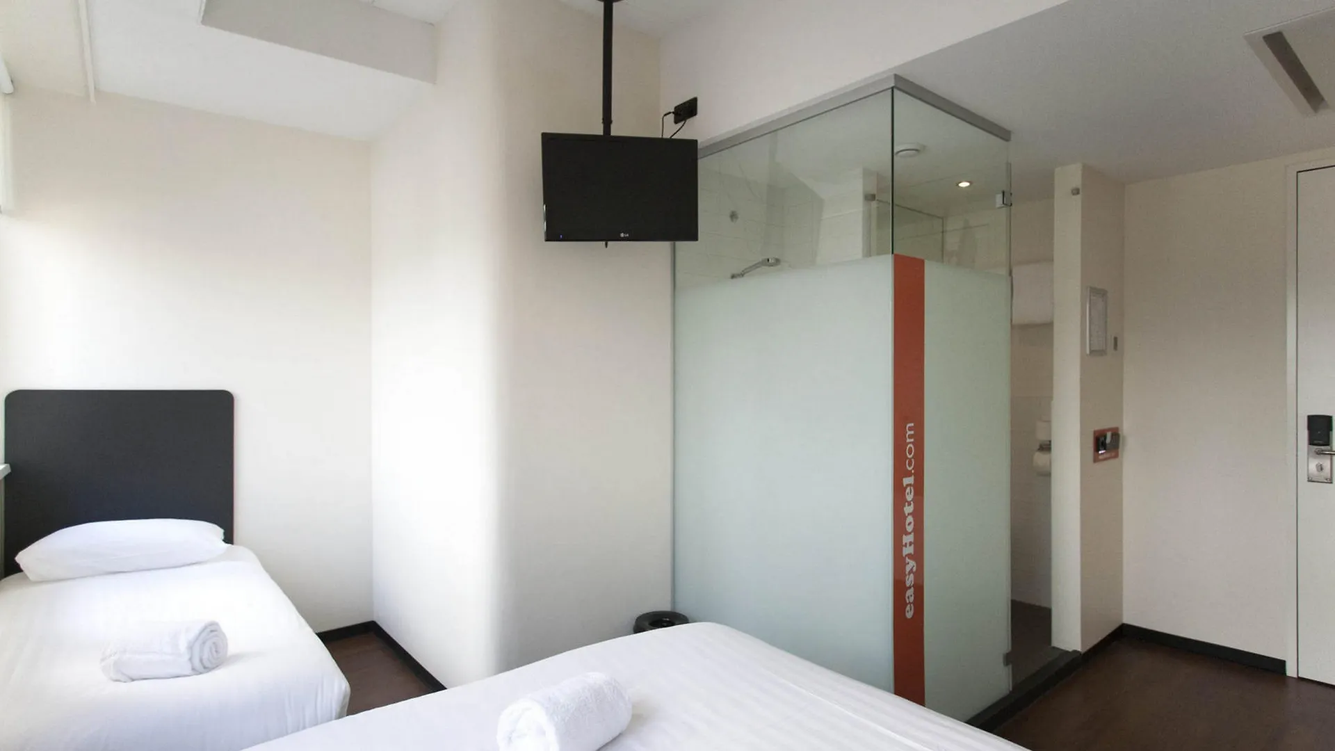 Easyhotel The Hague City Centre 2*,