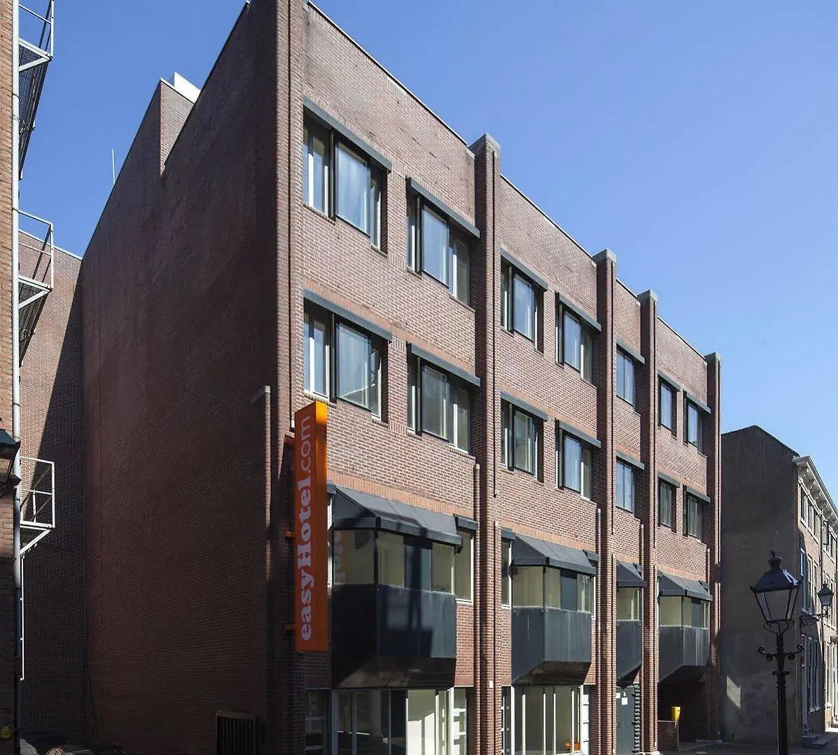 Easyhotel The Hague City Centre 2*,