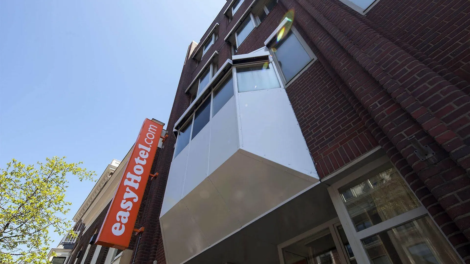 Easyhotel The Hague City Centre 2*,