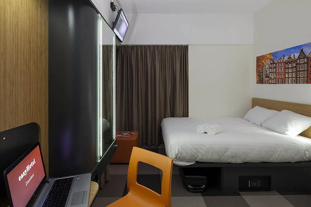 Easyhotel The Hague City Centre Hotel
